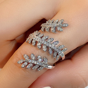 Anello Decorativo Regolabile a Forma di Spiga di Grano Completamente Incastonato di Zirconi, Ornamento Delicato ed Elegante per le Dita da Indossare Ogni Giorno dalle Signore - Product Image 5
