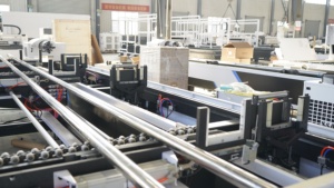 Machine de découpe laser automatique 3000W pour tubes en acier galvanisé, en aluminium et de formes spéciales - Product Image 3