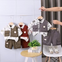 Ensemble chemise à manches courtes et short tie-dye imprimé avec lettres et patchwork pour garçons – Tenue deux pièces pour enfants – Vente en gros usine – Costume pour enfants