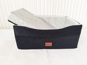 Asiento Elevado para Perros y Cama de Viaje para Perros Pequeños/Medianos con Cinturones de Seguridad y Bolsillos de Almacenamiento - Product Image 4