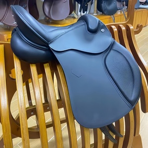 Selle de dressage pour <span class=keywords><strong>cheval</strong></span> en cuir souple pour l'entraînement et les performances de dressage - Product Image 3