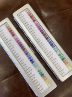 Pierres précieuses de laboratoire, saphir bleu vert jaune rose de forme ovale émeraude, nuancier de couleurs, coffret de pierres précieuses de laboratoire pour test d'échantillons