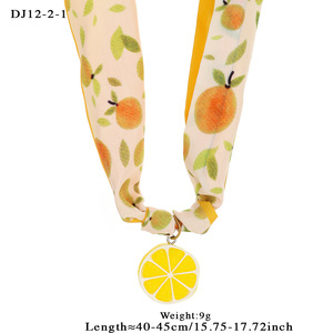 Elegante Seidenschal-Halskette mit Fruchtdesign aus 316L Edelstahl 18K Vergoldung Wasserfest und Langlebig Modisch - Product Image 3