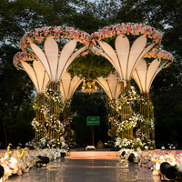 ZKAI Pabrik Langsung LED Flower Stand Custom Mewah Pilar Teratai Akrilik Bercahaya untuk Aula Pernikahan