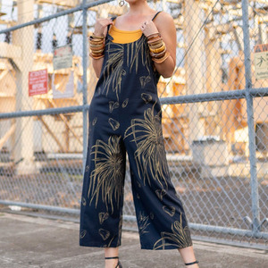 El fabricante diseña cómodos monos con estampado bohemio para la playa y monos de rayón de lujo hechos a medida. - Product Image 2