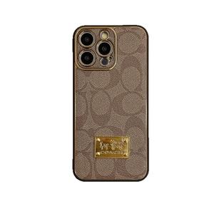 <span class=keywords><strong>เคส</strong></span>โทรศัพท์<span class=keywords><strong>มือ</strong></span><span class=keywords><strong>ถือ</strong></span>หนัง PU ดีไซน์แบรนด์หรู ขอบชุบเคลือบ สำหรับ iPhone 15 Pro - Product Image 1