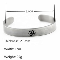 Bracelet Manchette Homme Personnalisé en Acier Inoxydable Prénom Gravé Lettre Arabe Islamique Musulman Vintage Argent Mat pour Cadeau