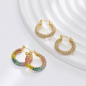 Boucles d'oreilles créoles en acier inoxydable plaqué or 18 carats avec cristaux colorés, vente en gros, style vintage, entièrement serties de diamants - Product Image 5