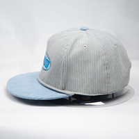 Gorra de béisbol personalizada de dos tonos con logo bordado, visera plana, tela de pana, ajustable con broche a presión, estructurada, con cuerda, estilo trucker.