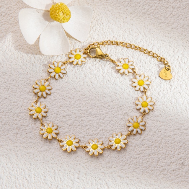 100% Hypoallergenic High-End Stylish Trendy Gold-Plated Stainless Steel Charm Bracelet Light Luxury Niche Jewelry for Women's