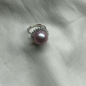 Bague élégante en argent S925 avec grande perle ronde violette de 13 à 14 mm, bijoux de luxe - Product Image 2
