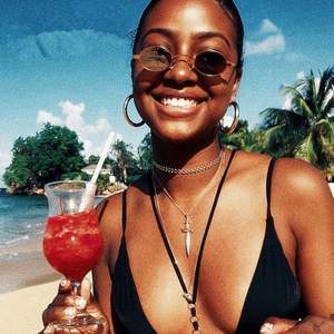 Nouveautés Mode Lunettes de Soleil pour Femmes avec Logo Personnalisé, Monture Métallique, UV400, Petites Lunettes Ovales - Product Image 1