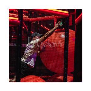 Salle de jeu d'évasion interactive en salle avec labyrinthe, jeu multijoueur, défi de boutons lumineux LED à pousser, jeux d'aventure pour adultes - Product Image 3