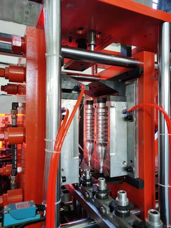 3 cavity automatic bottle blower