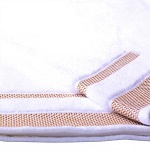 Serviette de Bain Blanche de Luxe Collection Hôtelière à Boucles Profondes, Séchage Rapide et Compressée pour une Douceur et une Durabilité Optimales - Product Image 1