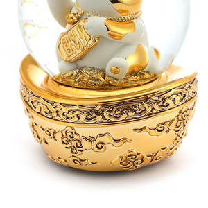 Globo de Agua Musical/Globo de Nieve Coleccionable con Gato de la Fortuna Dorado Pintado a Mano en Resina para Año Nuevo - Product Image 2
