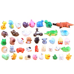 Une variété d'animaux en résine de dessin animé mélangés, ornements faits à la main, micro-paysages, petites décorations - Product Image 2