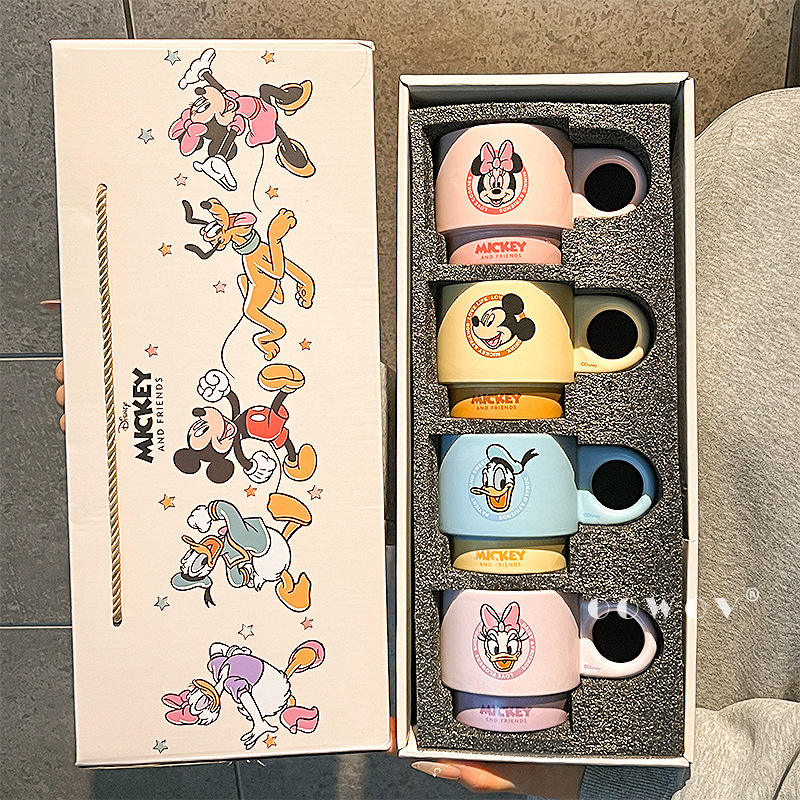 Juego de cuatro vasos apilables de cerámica de la serie Mickey de Disney