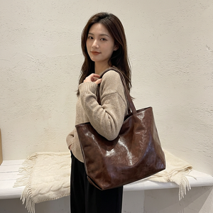 Pochette élégante en cuir véritable pour femme, avec fermeture éclair, imperméable, antivol, sac à main durable, idéal pour un cadeau d'anniversaire ou d'anniversaire de mariage - Product Image 1