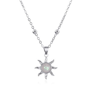 Squisita Collana con Pendente a Girasole in Opale per Donne, Gioiello di Moda che Esalta il Temperamento ed è Esteticamente Gradevole - Product Image 3