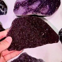 Vente en gros de grappes de géodes d'améthyste naturelle sculptées de Chine, de forme irrégulière et avec de petits cristaux de druse, pour la décoration intérieure
