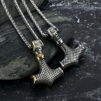 Amuleto Vikingo Nórdico, Collar con Colgante de Martillo de Thor Mjolnir Escandinavo, Colgante de Plata con Diseño de Armadura del Brazo de Thor