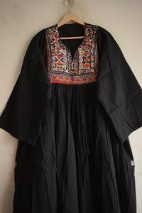 Robe longue brodée |   Robe en coton faite à la main |   Robe bohème ample |   Robe d'été ethnique |   Robe afghane à col en V - Product Image 6