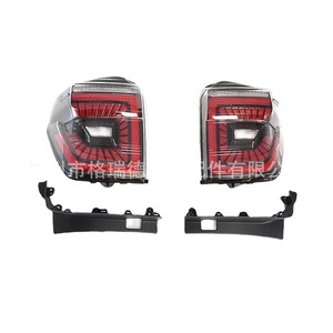 Las luces traseras Greed son compatibles con las luces traseras LED Superb 4Runner con luces de freno secuenciales en negro/rojo oscuro y luz de estacionamiento. - Product Image 1
