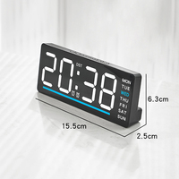 Horloge numérique LED intelligente à affichage mural, de table ou de bureau, avec réveil, calendrier, lumière d'ambiance et design minimaliste pour la décoration de la salle de classe et de la chambre.