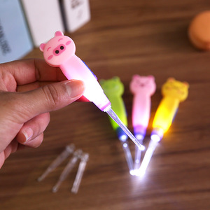 Limpiadores de oídos con diseño de animales de dibujos animados e iluminación para bebés y niños, herramientas para limpiar los oídos. - Product Image 1