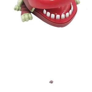 Juguete de broma de perro mordedor Lucky Dog, juego de perro de plástico grande y agresivo para adolescentes de 7 a 14 años - Product Image 5