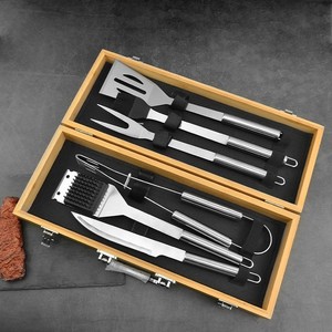 Juego de Accesorios para Barbacoa de Acero Inoxidable de 5 Piezas con Mango de Madera, para Acampar al Aire Libre, con Caja de Bambú - Product Image 6
