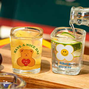 Verres <span class=keywords><strong>à</strong></span> shot en verre <span class=keywords><strong>à</strong></span> motifs de dessins animés, 2 mini-tasses <span class=keywords><strong>à</strong></span> saké Liang, ensemble créatif de petits gobelets <span class=keywords><strong>à</strong></span> vin pour shot unique avec boîte cadeau - Product Image 5