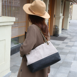กระเป๋าสะพายไหล่แบบบล็อกสี กระเป๋าสะพายไหล่สไตล์สตรีทสุดอินเทรนด์ กระเป๋าผู้หญิงที่หรูหราและมีระดับ - Product Image 3