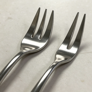 Tenedor de 3 puntas DF23 de acero inoxidable 304 para mariscos y frutas, con tres dientes, para uso diario, cubertería personalizada. - Product Image 3