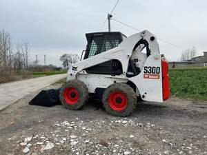 Trouvez des équipements de construction d'occasion de haute qualité, similaires à l'icône : Chargeuse sur pneus compacte Bobcat S300 - Product Image 4