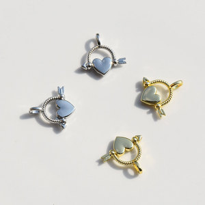 Pendentif en forme de cœur avec flèche en alliage plaqué pour la fabrication de colliers GJ337 - Product Image 1