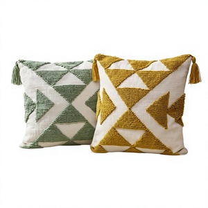 Housse de coussin décorative géométrique tuftée avec pompons, style bohème, rectangulaire, en lin et coton, lavable - Product Image 1