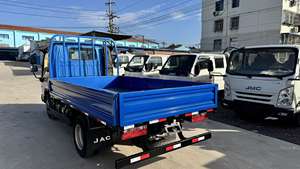 Gebruikt Jiefang lichte vrachtwagen voor algemeen transport met een laadvermogen van 3-<span class=keywords><strong>5</strong></span> <span class=keywords><strong>ton</strong></span>, Euro <span class=keywords><strong>5</strong></span> emissienorm, 4x2 aandrijving, Cummins dieselmotor - Product Image 3