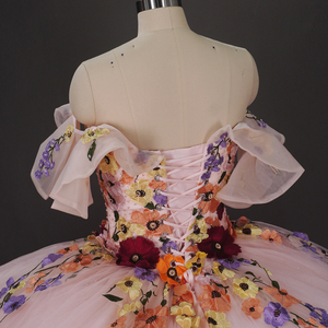 Vestido de Quinceañera WC049 Rosa Pálido sin Mangas con Apliques de Flores Multicolores y Cola Watteau de Gasa Natural - Product Image 6