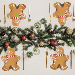 Assiettes jetables <span class=keywords><strong>en</strong></span> forme d'homme <span class=keywords><strong>en</strong></span> pain d'épice Vaisselle décorative Assiettes <span class=keywords><strong>en</strong></span> papier de Noël pour fournitures de fête - Product Image 6