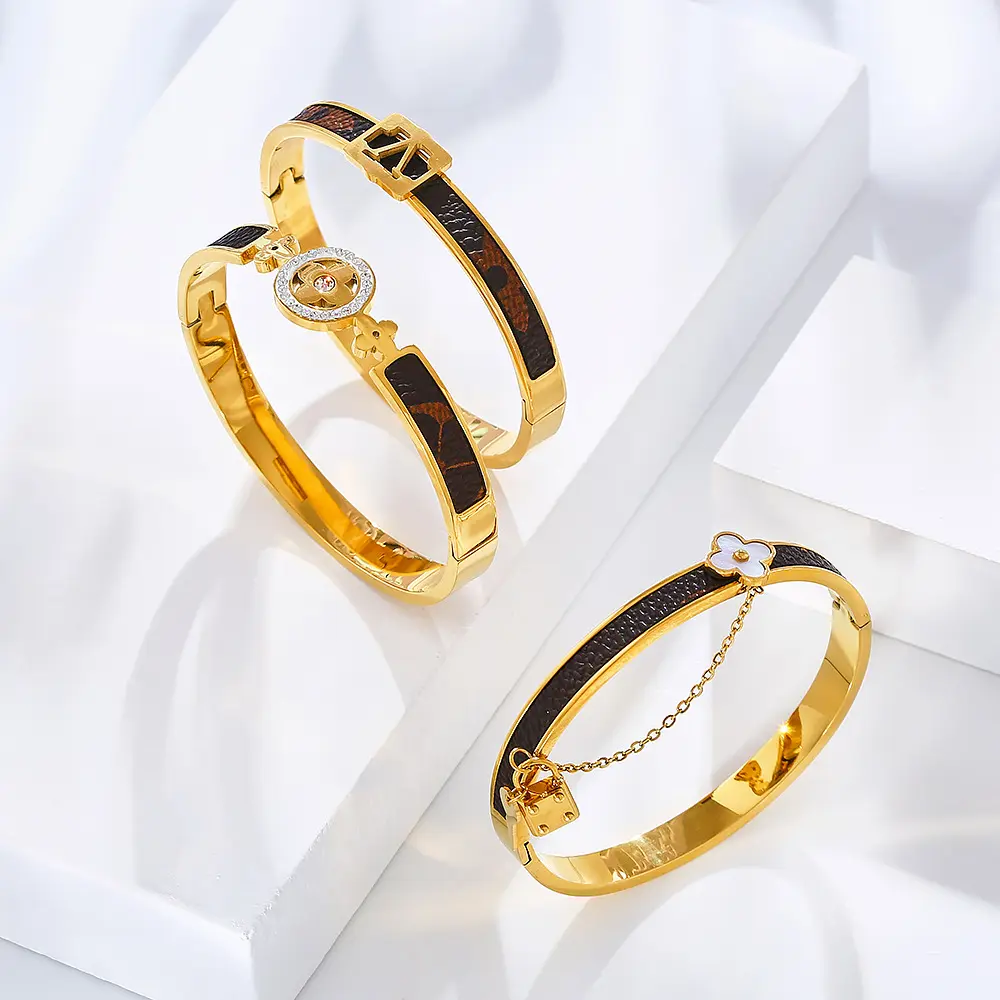 Không thấm nước Zircon 18K mạ vàng nổi tiếng mang nhãn hiệu lấy cảm hứng từ thiết kế thời trang Mỹ thép không gỉ trang sức Clover Bracelet Bangle