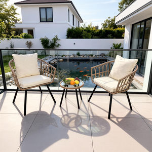 Conjunto de Sillones de Ratán para Todo Clima con Cojines Suaves, Mesa Redonda de Vidrio, Diseños Personalizables, Muebles de Exterior para Balcón y Jardín - Product Image 1