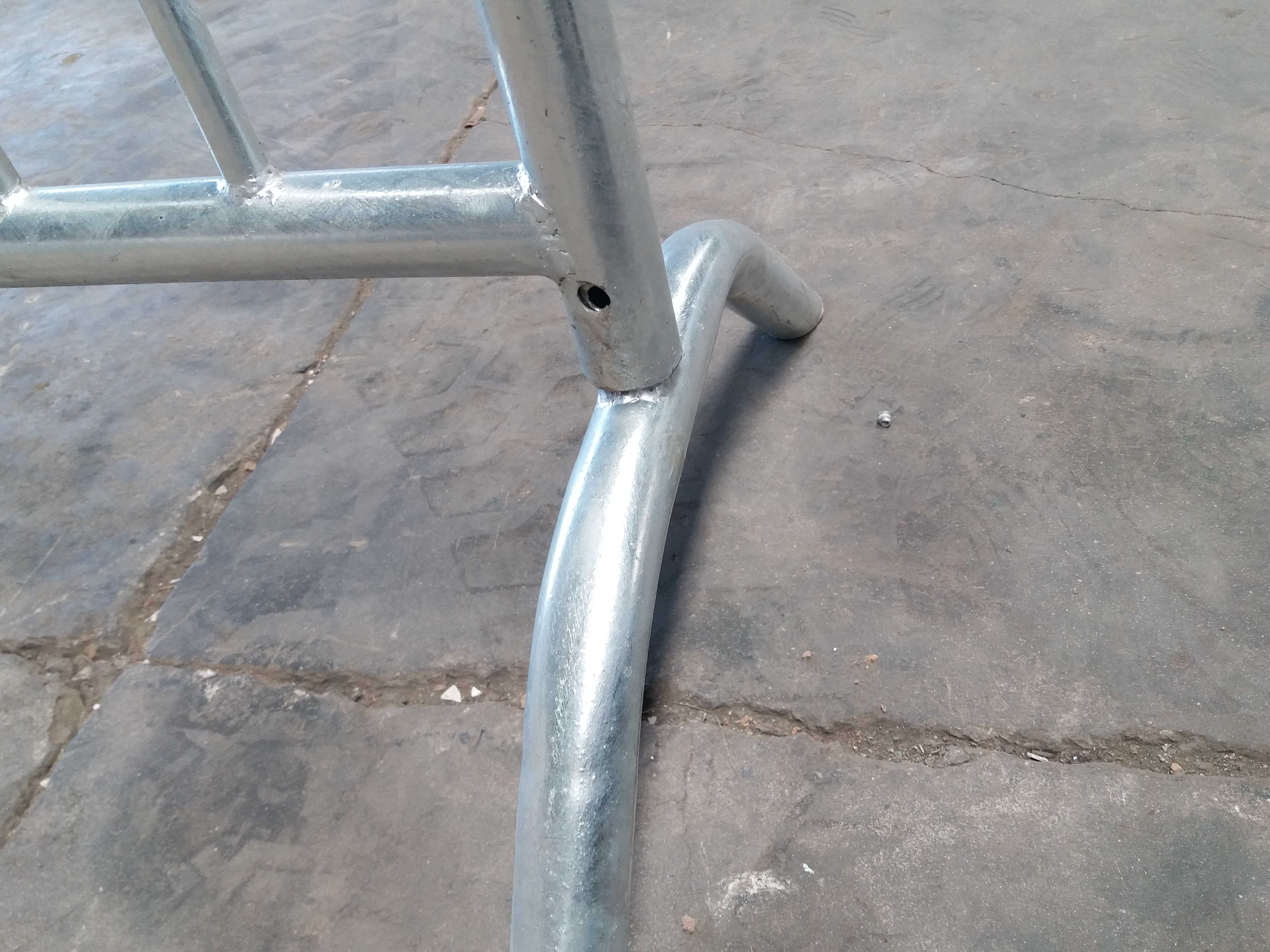 에 대한 최신 회사 뉴스 주문 제작된 금속 군중 제어 장벽 / 포터블은 / 가설 울타리에 바리케이드를 쌓습니다  2