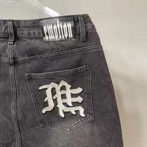 กางเกงขาสั้นยีนส์ผู้ชายสไตล์เรโทรหลวมๆ แบรนด์แฟชั่นอเมริกันคุณภาพสูง ขายส่งแบบคละแบบ - Product Image 2