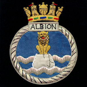 Écusson brodé personnalisé ALBION avec motif Aigle Couronné, à coudre en dentelle, badge en tissu avec épingle de sûreté pour vêtement, style circulaire - Product Image 1