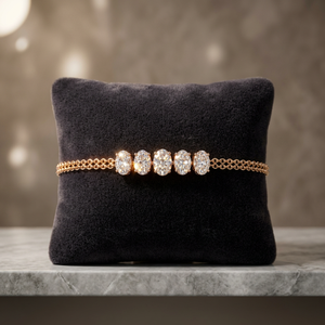 Bracelet élégant pour femme avec diamants, finition en or 18 carats, design sophistiqué et gracieux, style confiant et étincelant - Product Image 4
