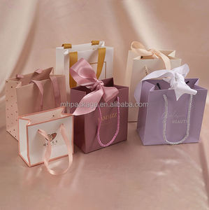 Perruques <span class=keywords><strong>de</strong></span> petits cils <span class=keywords><strong>de</strong></span> luxe personnalisés rouge à lèvres noir mat sacs cadeaux en <span class=keywords><strong>papier</strong></span> brun avec poignées <span class=keywords><strong>de</strong></span> ruban gros-grain - Product Image 3