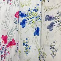 100% Polyester Faux Acétate Crêpe Satin Imprimé Tissu Bleu Floral Peint À La Main Impression Numérique pour Draps De Lit Sacs Crêpe Populaire