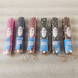 Paraguas plegable mini de lunares blancos y negros, económico, al por mayor en el mercado de <span class=keywords><strong>Mubai</strong></span> - Product Image 5